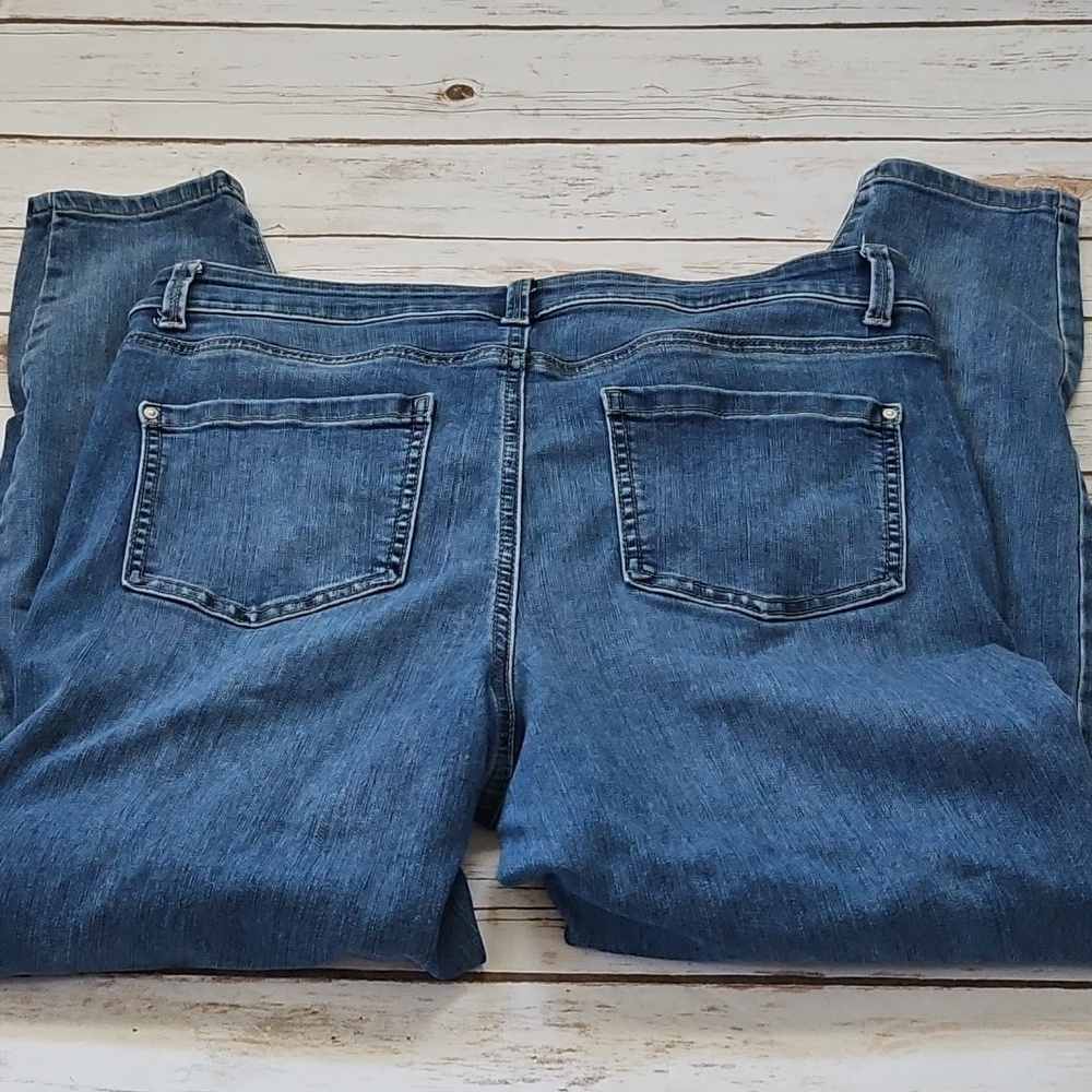 Maurices Everflex High-Rise Medium Wash Distressed Jeans Size 14 Short - Picture 4 of 14